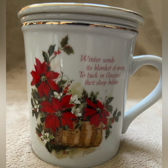 NIB Tea Mug with infuser and lid. Winter themed. - Picture 2 of 8